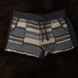 Blue design knit shorts